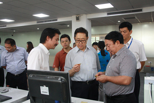 中宝协名誉会长孙文盛一行莅临华昌珠宝参观指导