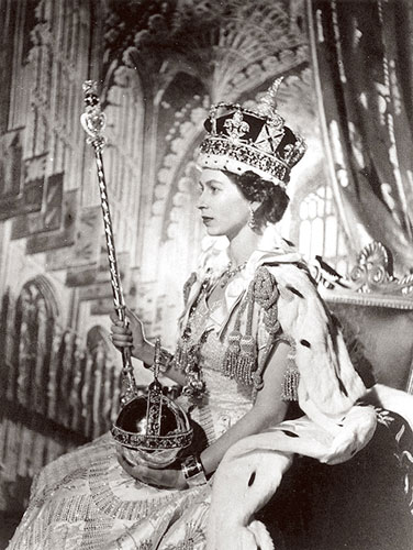 英国女王伊丽莎白二世的加冕皇冠正中镶嵌的硕大红色宝石正是尖晶石