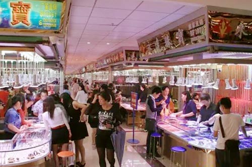可塘珠宝交易市场一角
