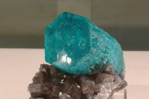 矿物晶体展区——哥伦比亚的祖母绿晶体,-10厘米高.jpg