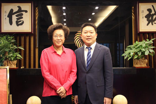 吴以环副市长与东方金钰董事长赵宁合影