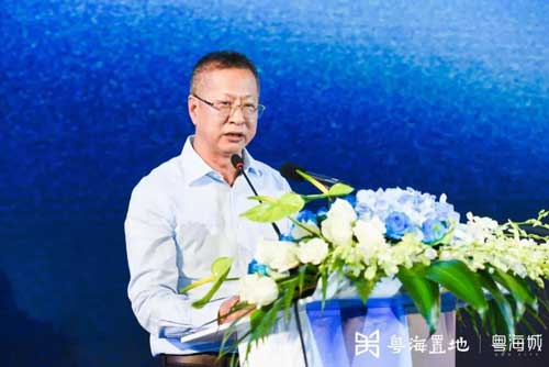 深圳市黄金珠宝首饰行业协会会长黄志勇先生紧接着是发布会的核心