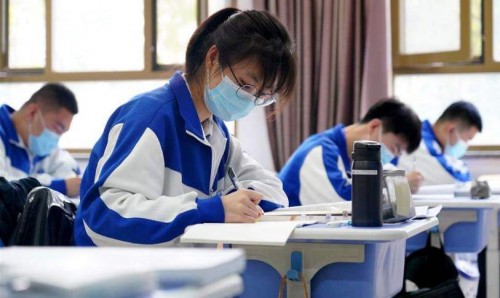新学期新气象——明牌珠宝开学季送好礼，祝你学业有成好运相伴