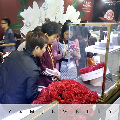 全新潮流风范,,引来与会观众和消费者的热烈追捧.jpg