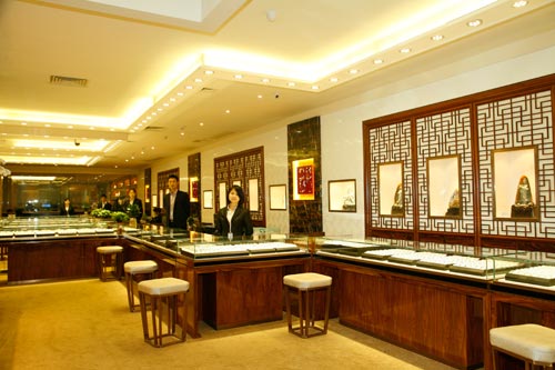 甘露集团旗下高端翡翠品牌“玉龙山庄”.jpg