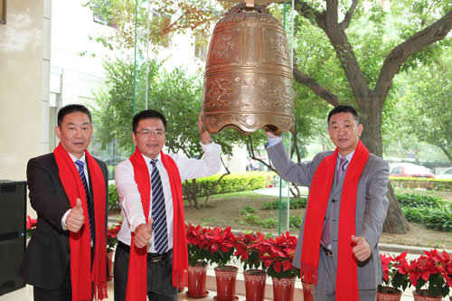 水贝传媒董事长卢礼杭先生(右一),董事卢礼谦(左一),总经理杨义胜