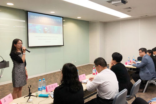 图7-中宝协珠宝首饰鉴定评估专业委员会秘书长孟琳主持会议.jpg